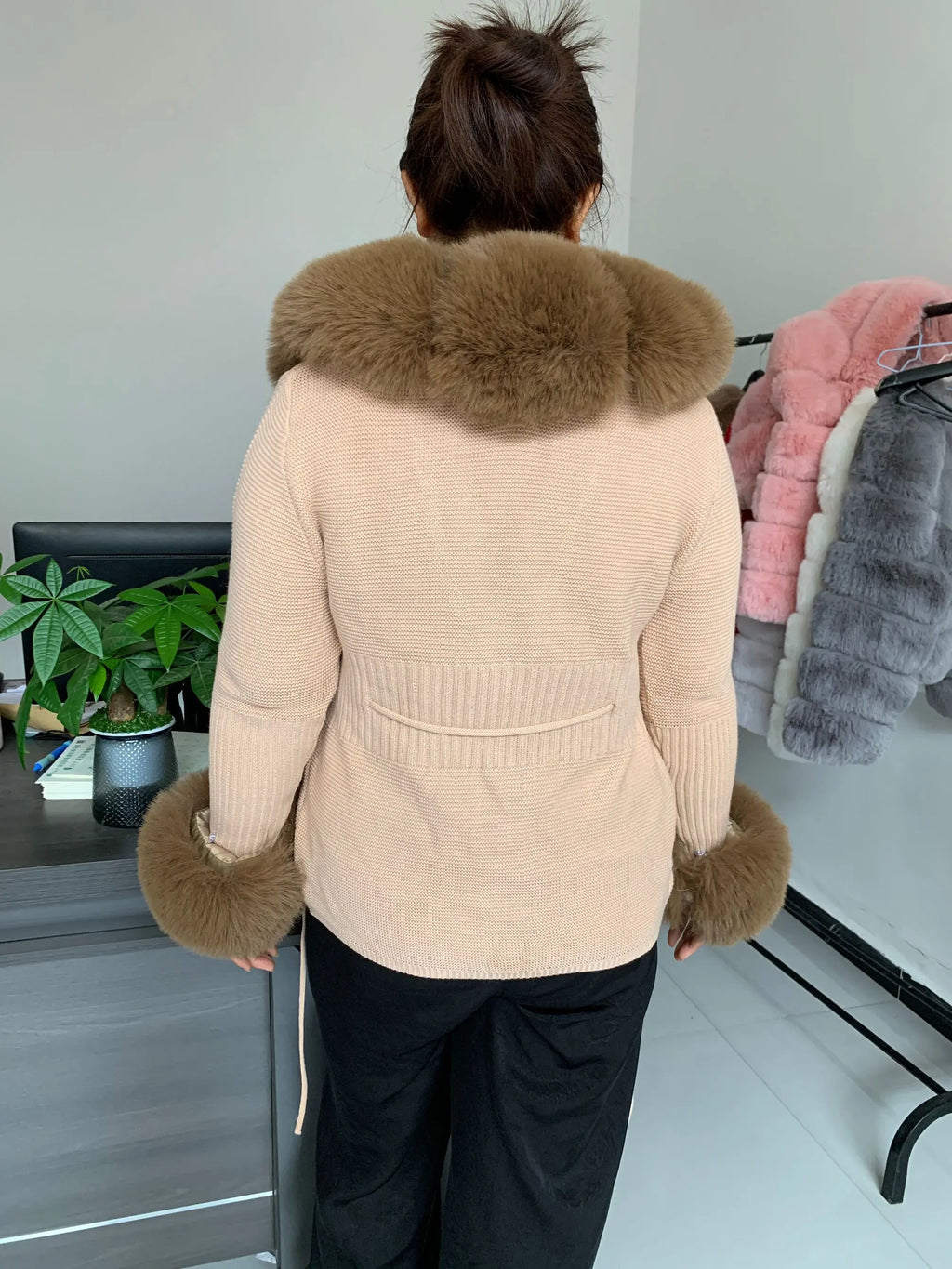Women Faux Fur Knit Sweater cardigan Spring Autumn elegant Knitted sweater with faux fox fur collar Ladies Fashion Coat fur coat